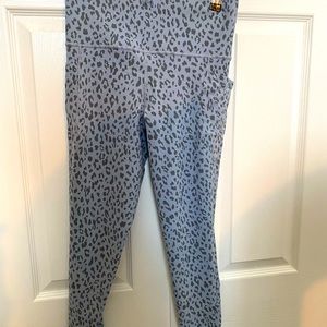 Athleta Salutation Stash EUC Small 7/8 length